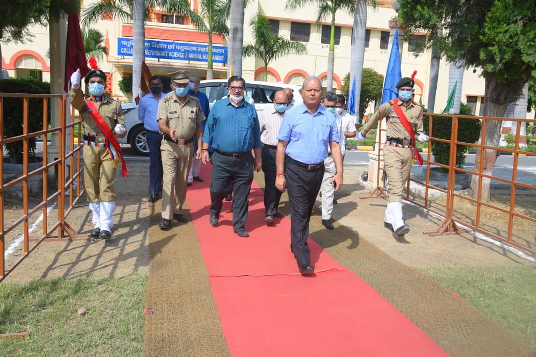 Arrival of Honorable Vice Chancellor Professor G.K.Singh in the University playground on the occasion of 75th Independence day