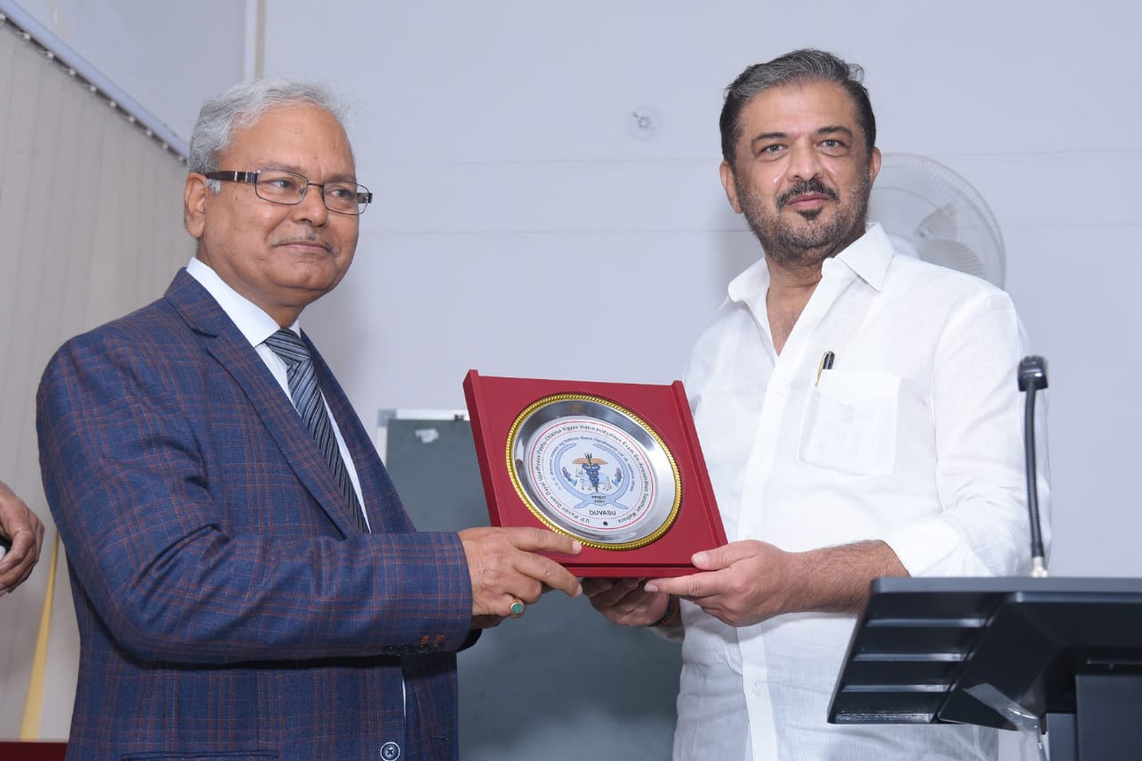 Hon’ble Minister, AHD,Dairy Development &Fisheries Development, Government of Maharashtra-Shri Sunil Chhatrapal Kedar visited the University Goat Unit alongwith AH officials of Maharashtra