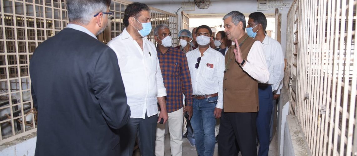 honble-minister-ahddairy-development-fisheries-development-government-of-maharashtra-shri-sunil-chhatrapal-kedar-visited-the-university-goat-unit-alongwith-ah-officials-of-maharashtra