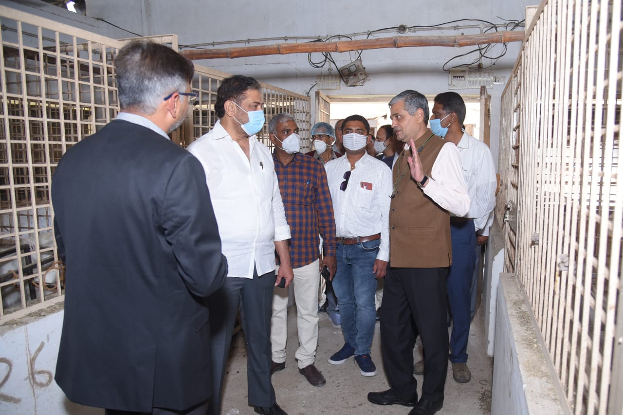 Hon’ble Minister, AHD,Dairy Development &Fisheries Development, Government of Maharashtra-Shri Sunil Chhatrapal Kedar visited the University Goat Unit alongwith AH officials of Maharashtra