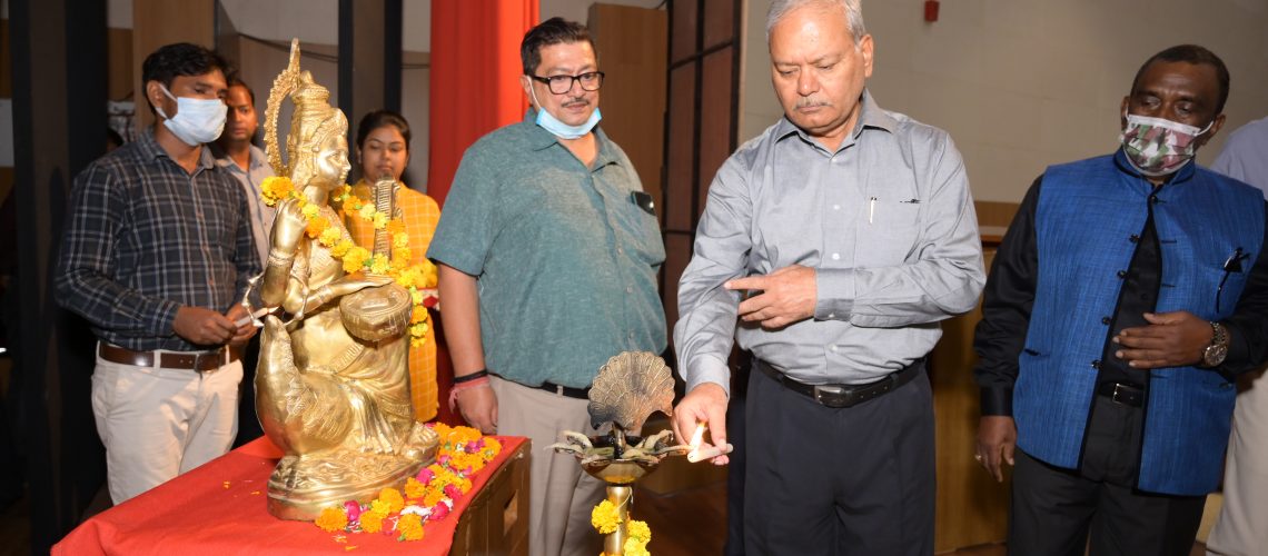 lighting-of-lamp-honble-vice-chancellor-prof-g-k-singh-21st-foundation-day