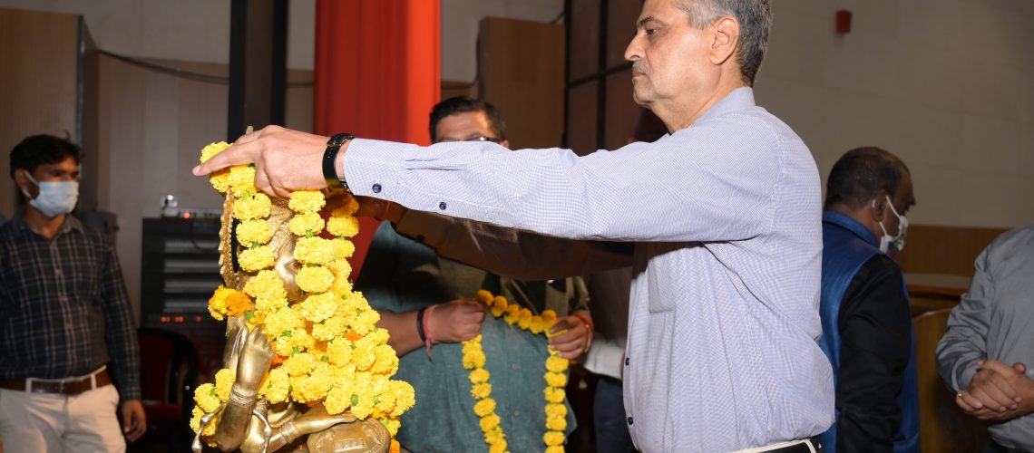 garlanding-of-maa-saraswati-registrar-prof-p-k-shukla-21st-foundation-day