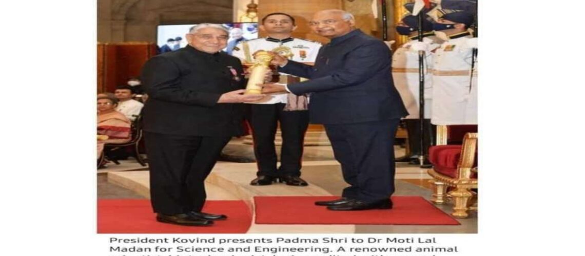 former-vice-chancellor-of-duvasu-mathura-dr-moti-lal-madan-receiving-prestigious-padma-shri-award-from-honourable-president-of-india-shri-ramnath-kovind-at-rashtrapati-bhawan