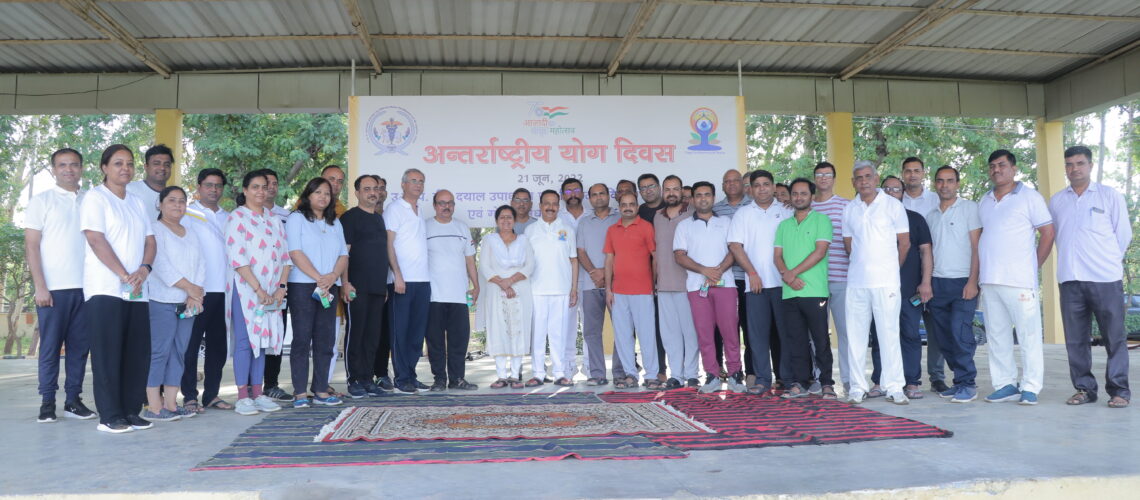 celebration-of-8th-international-yoga-day-at-duvasu-mathura