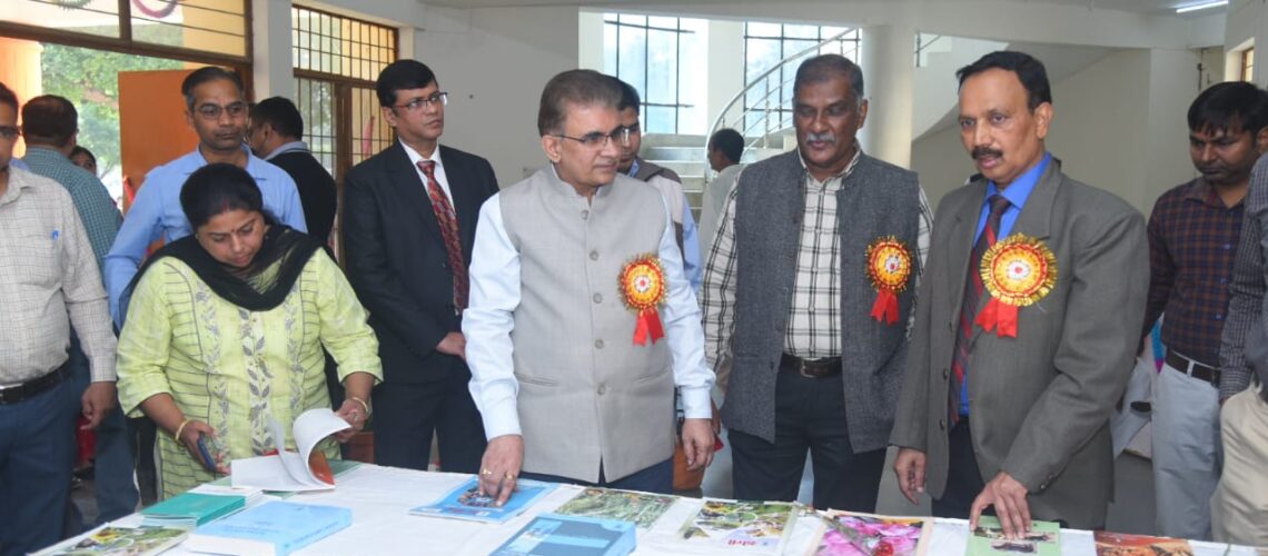 icar-publication-exhibition-organized-by-library-duvasu-on-14-15-november-2022