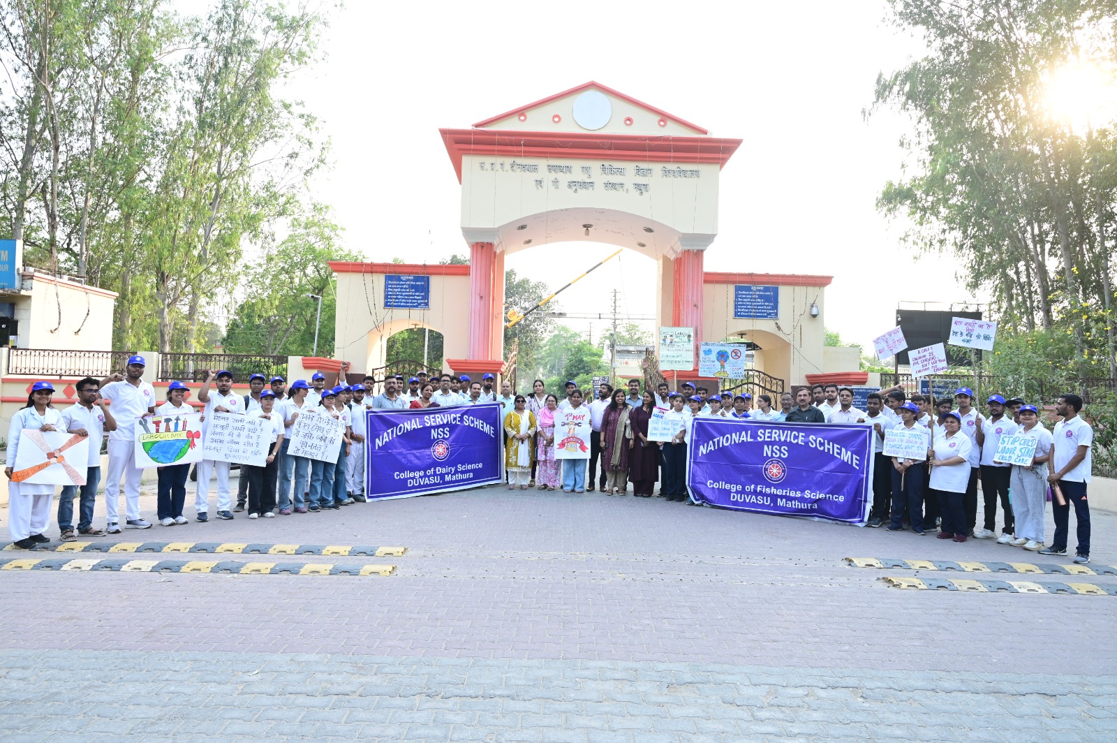 दुवासु, मथुरा में अंतर्राष्ट्रीय श्रमिक दिवस पर बाल श्रम के विरुद्ध जागरूकता रैली का आयोजन मथुरा, 1 मई 2025